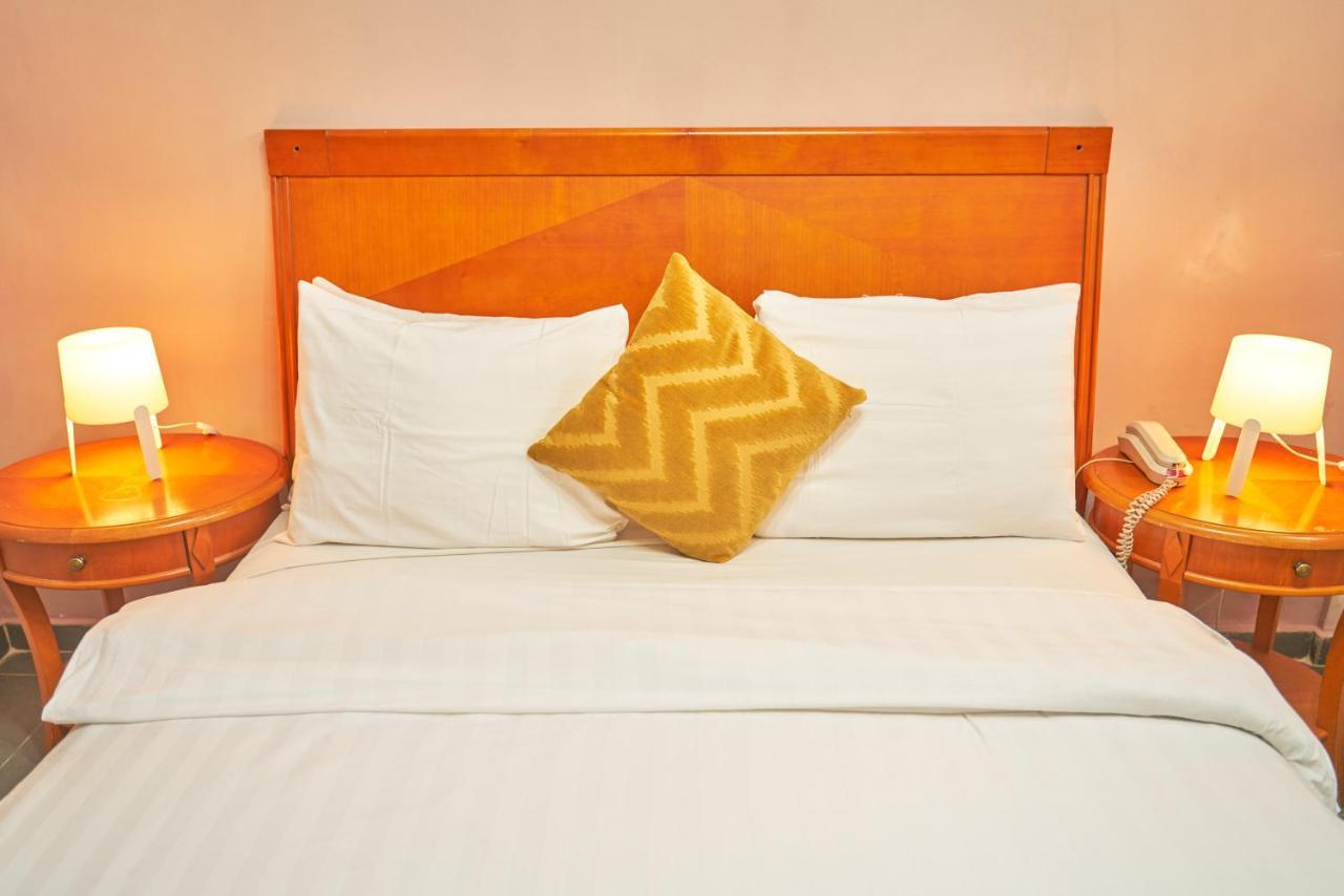 Sultani Hotel 金沙萨 外观 照片