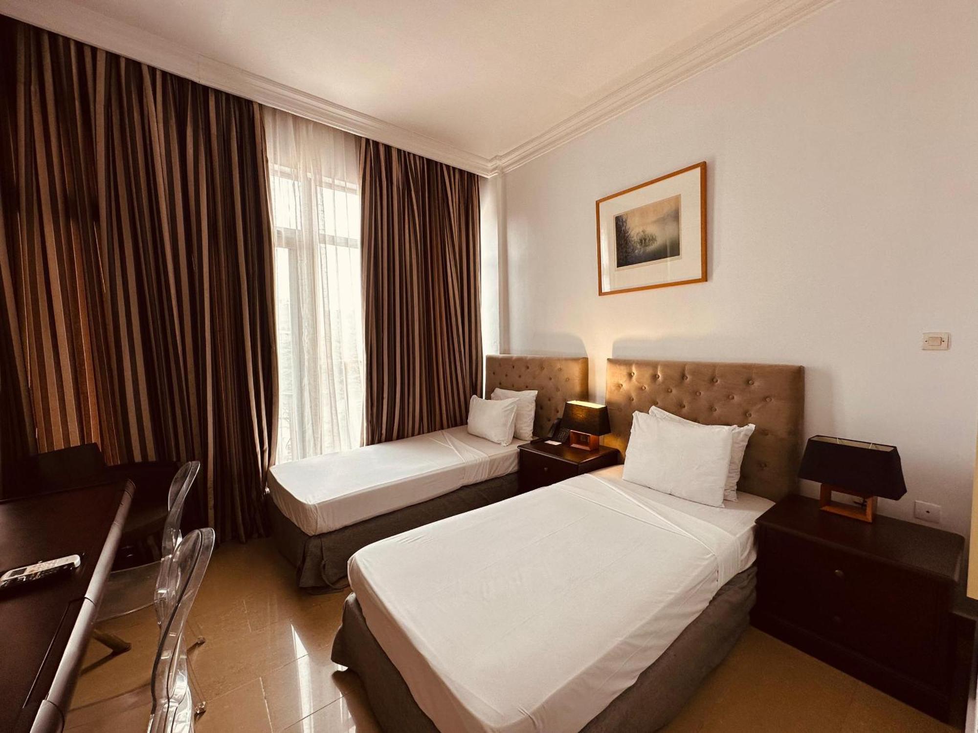 Sultani Hotel 金沙萨 外观 照片